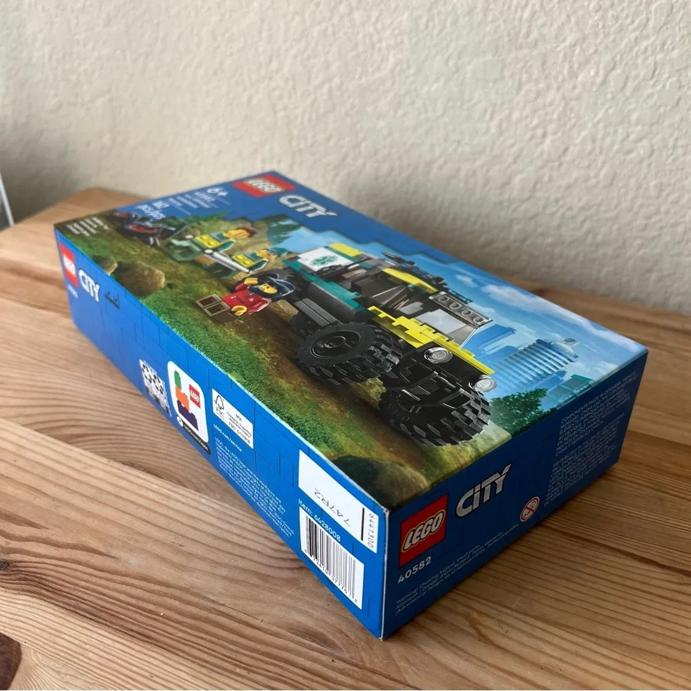 Sealed New Lego City 4x4 Off-Road Ambulance Rescue Car Set 40582 Building Blocks